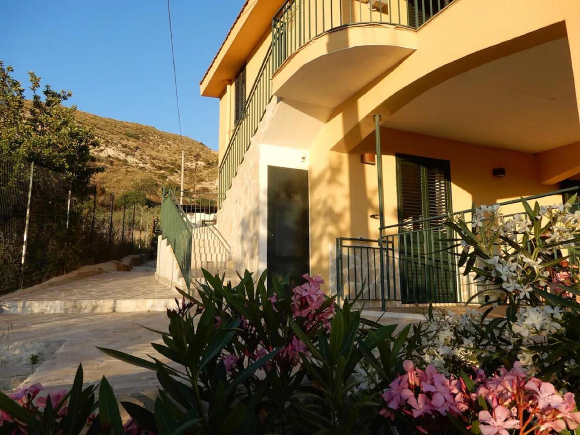 Ravishing Villa In Realmonte With Private Swimming Pool Exterior photo